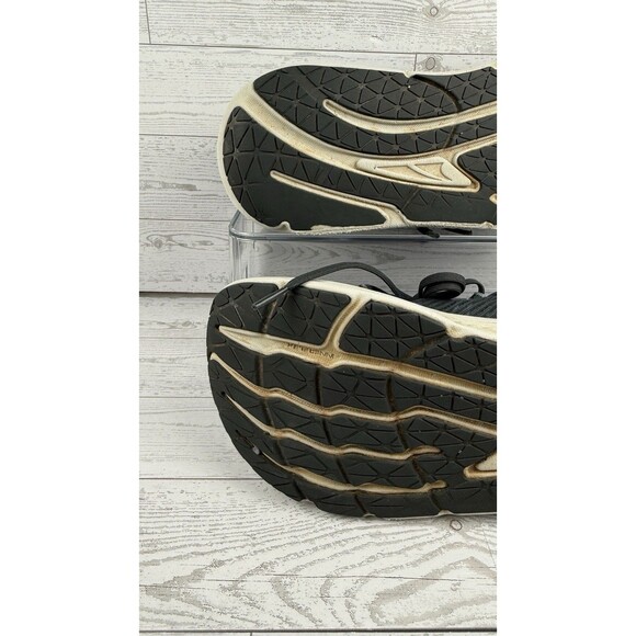 Athletic_Shoes